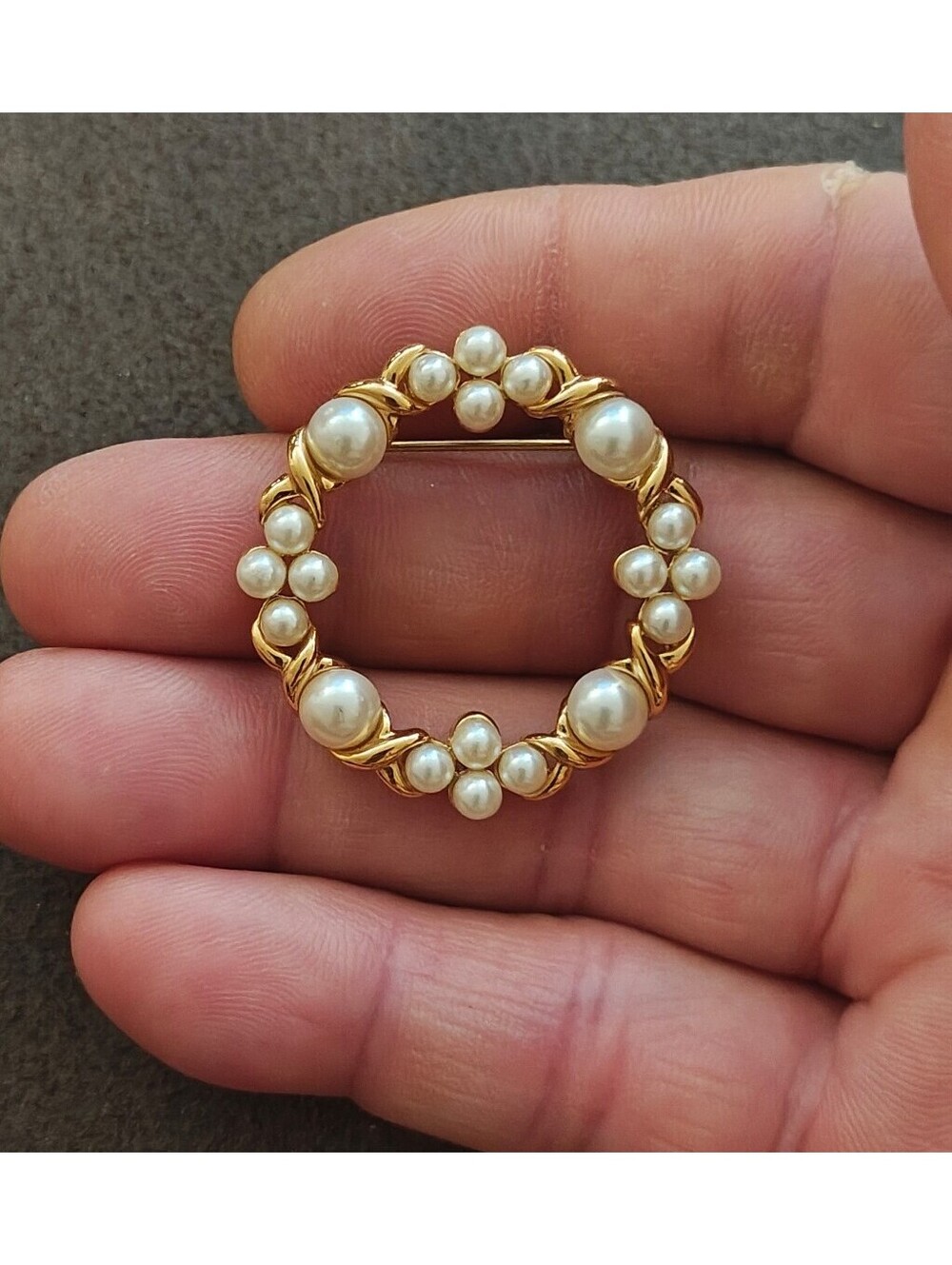 1980s Gold Tone Faux Pearl Open Circle Wreath Brooch Pin.